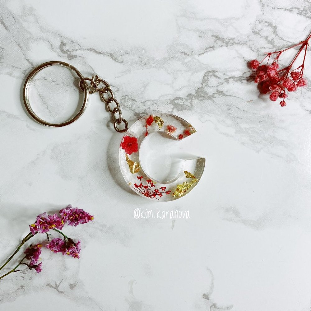 Letter C Initial Flower Keychain